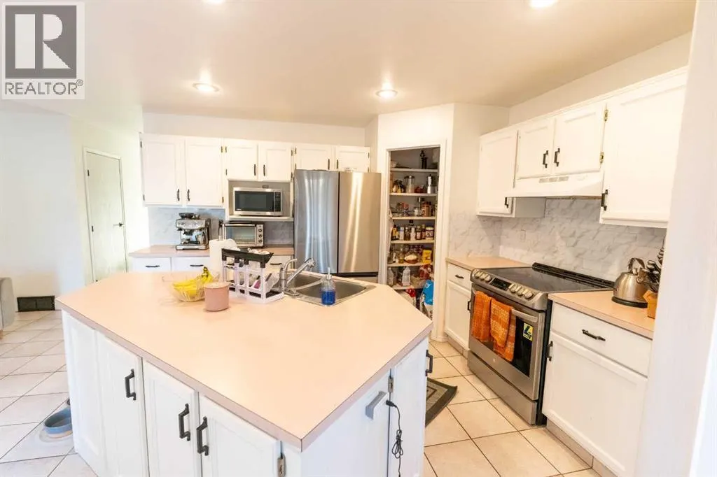 33 Sundown Close SE