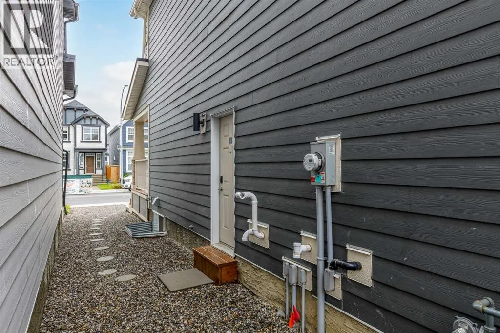 350 Masters Row SE