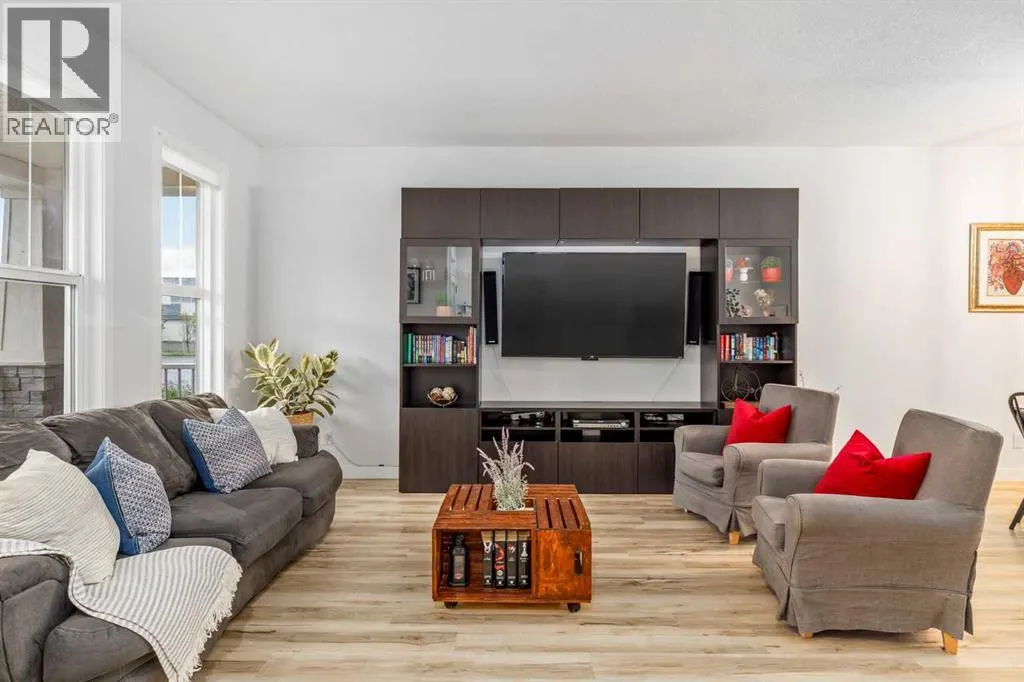 350 Masters Row SE