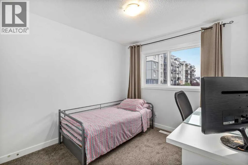 350 Masters Row SE