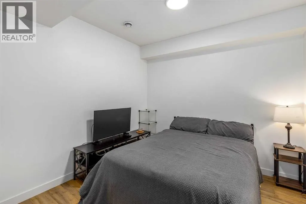 350 Masters Row SE