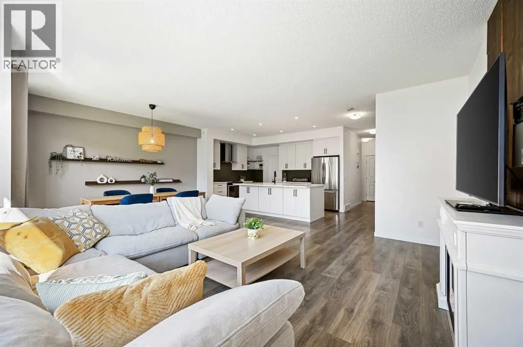 244 Masters Crescent SE