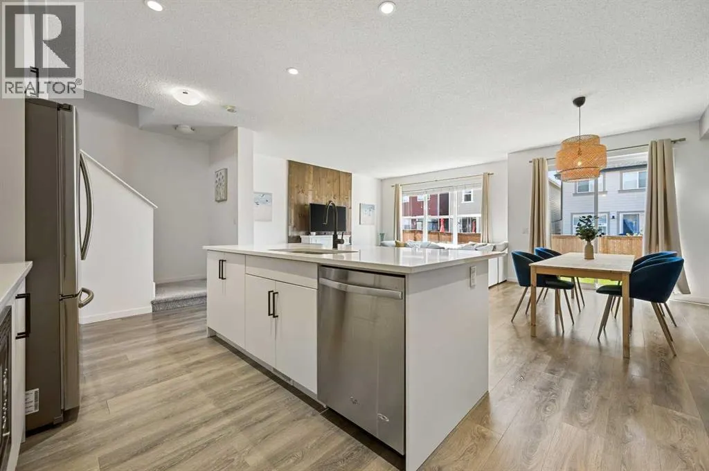 244 Masters Crescent SE