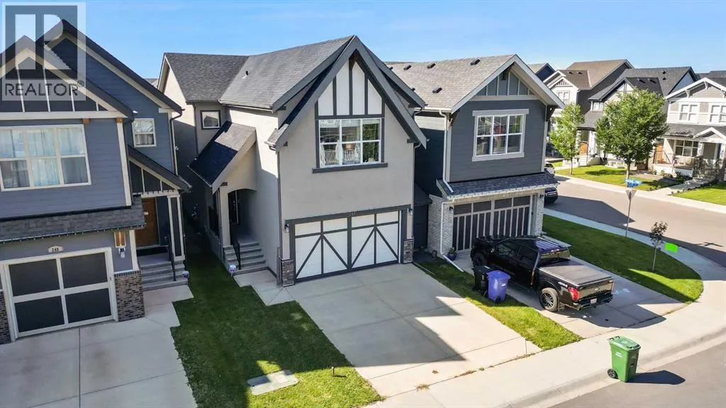 244 Masters Crescent SE