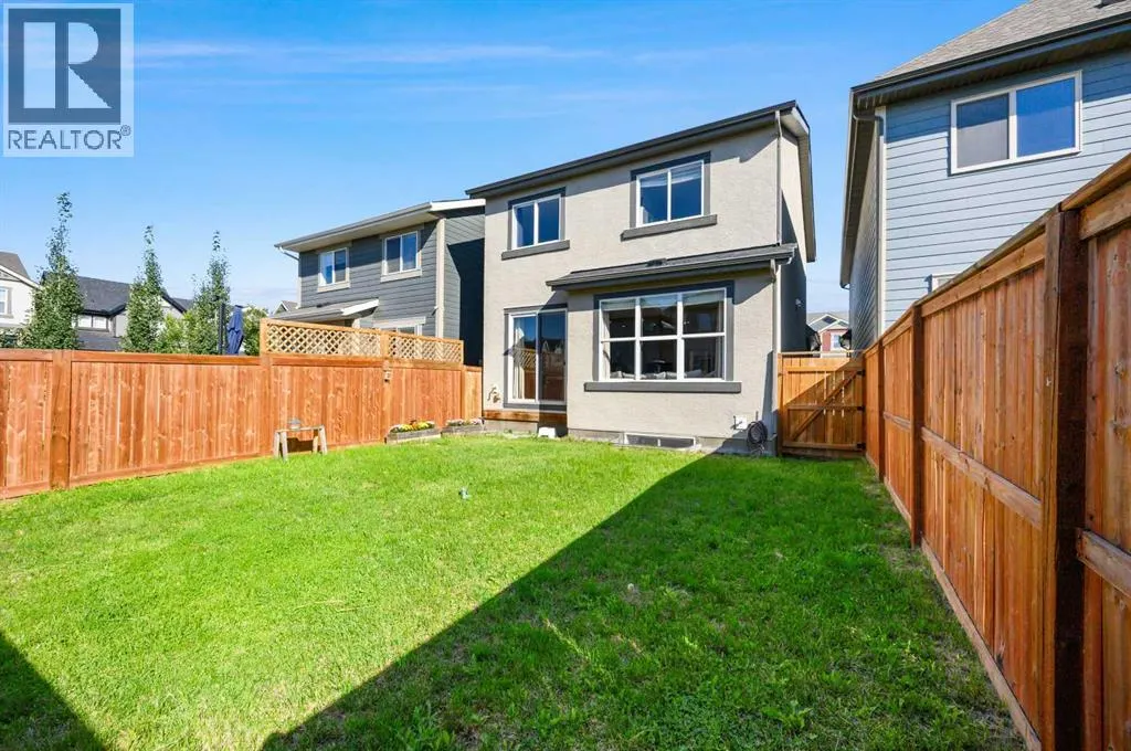244 Masters Crescent SE