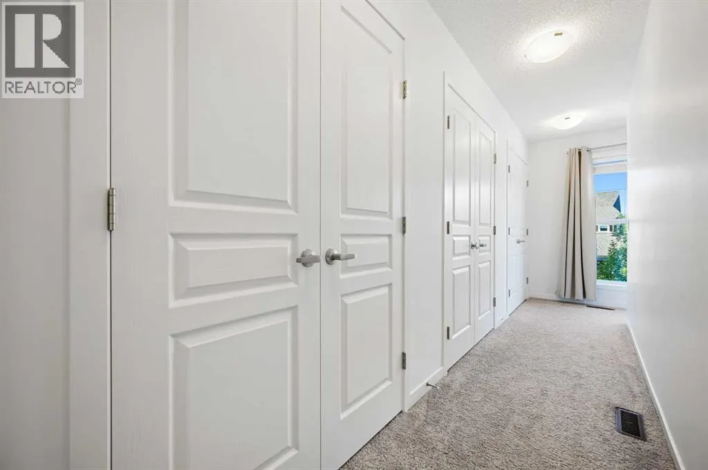 244 Masters Crescent SE