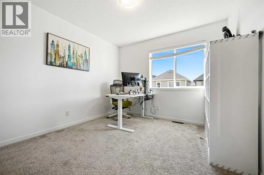 244 Masters Crescent SE
