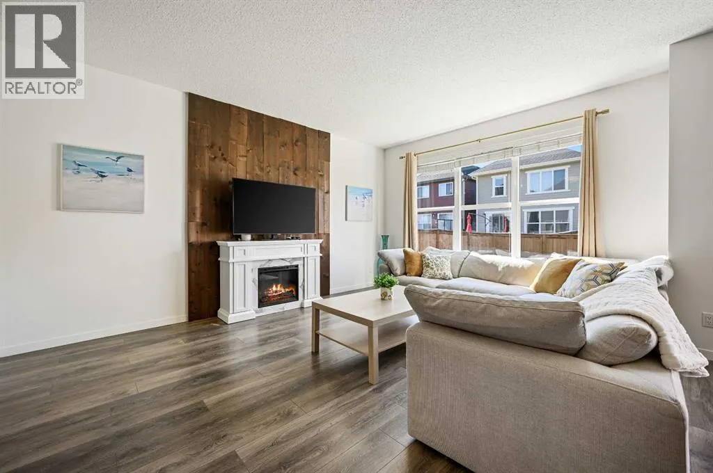 244 Masters Crescent SE