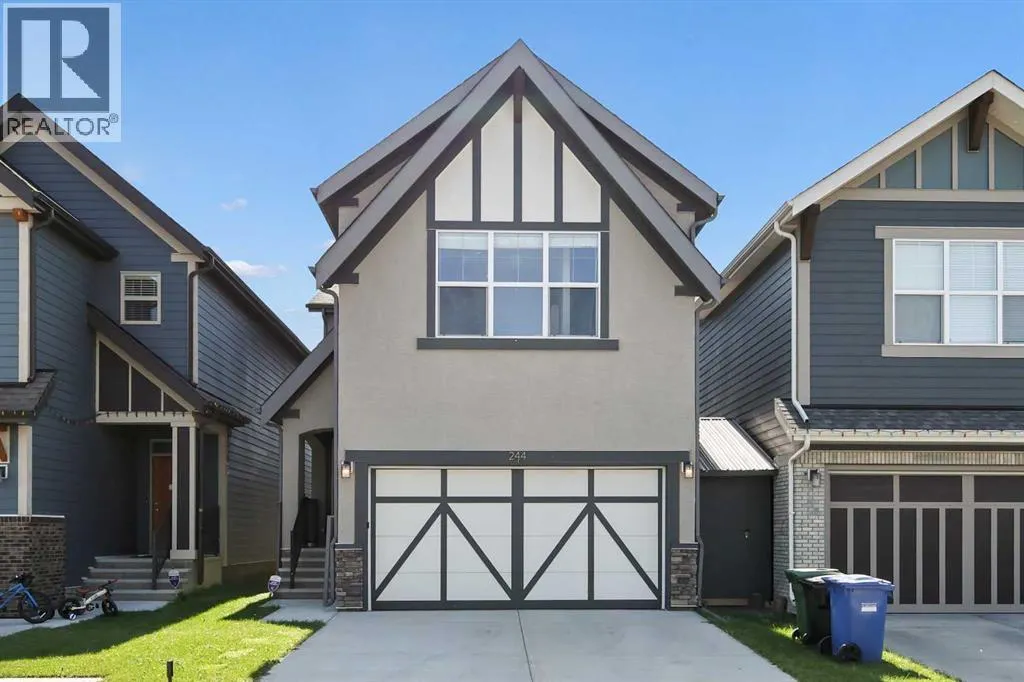 244 Masters Crescent SE