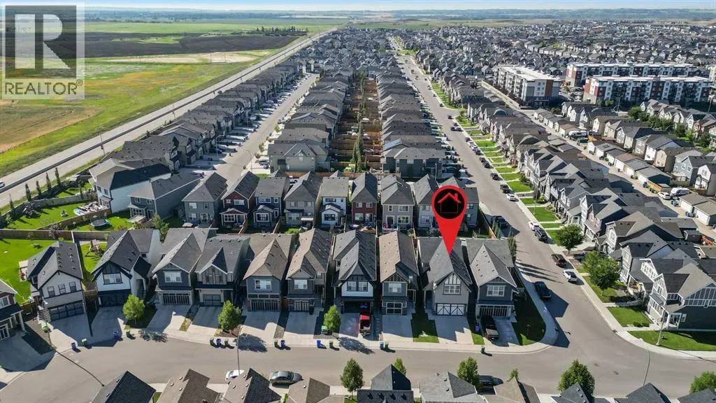 244 Masters Crescent SE