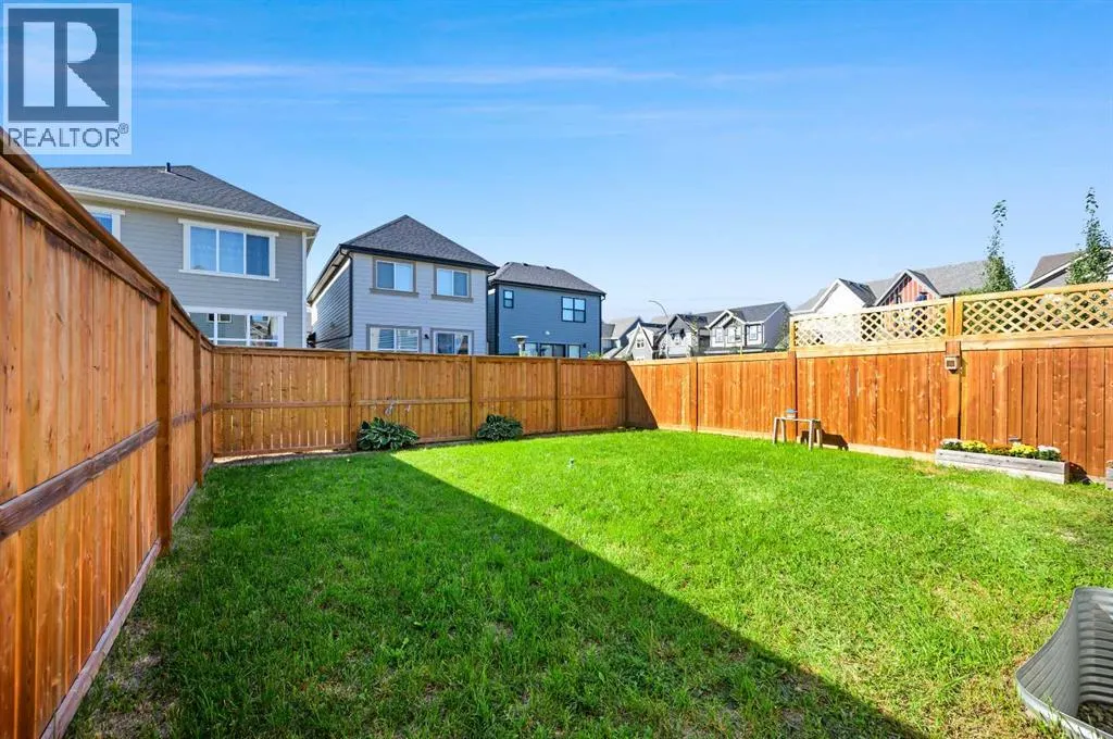 244 Masters Crescent SE