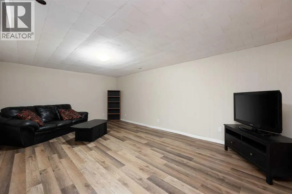 313 Hillcrest Drive
