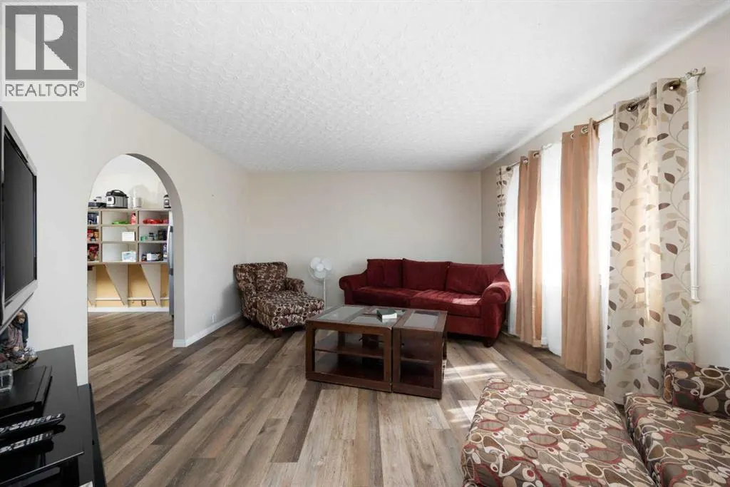 313 Hillcrest Drive