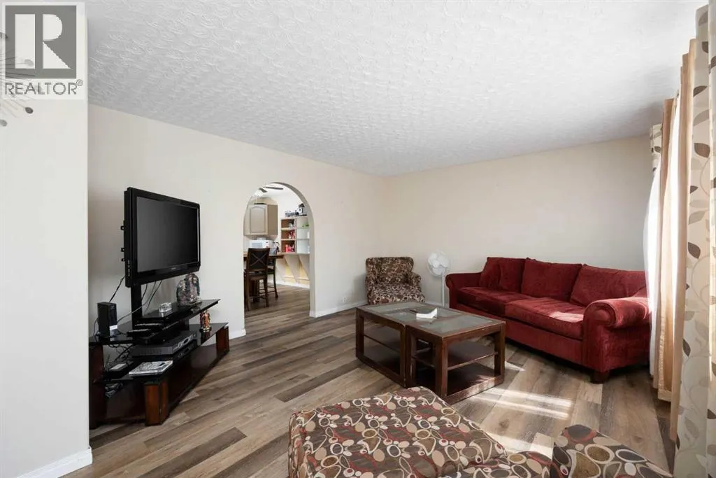 313 Hillcrest Drive