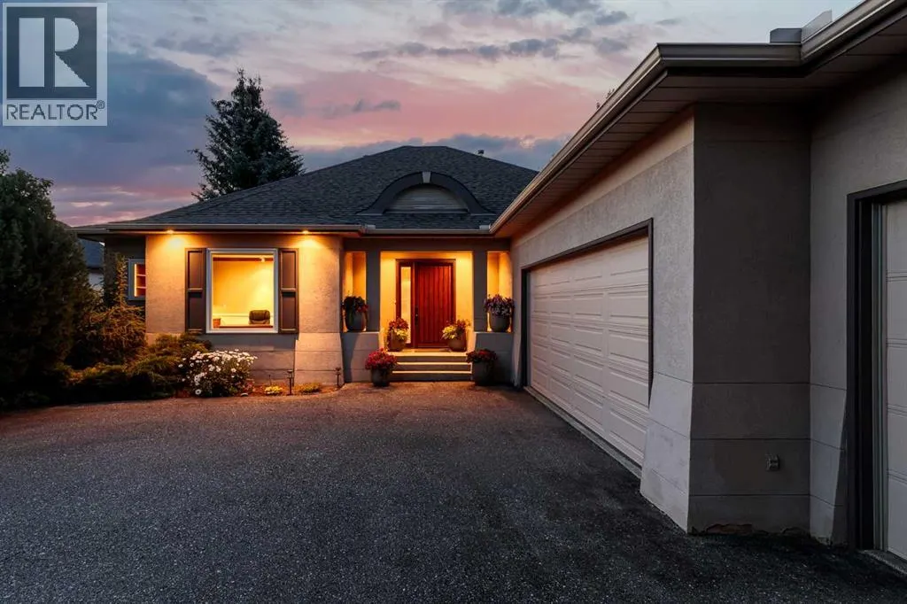 33 Ridge Pointe Drive