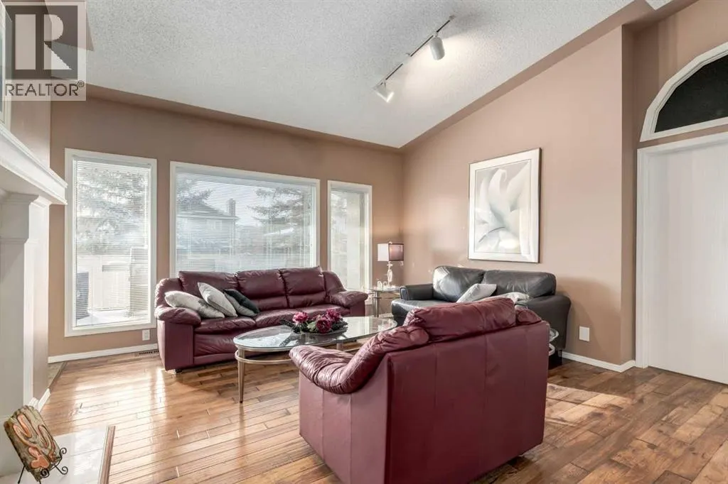 82 Hawkdale Circle NW