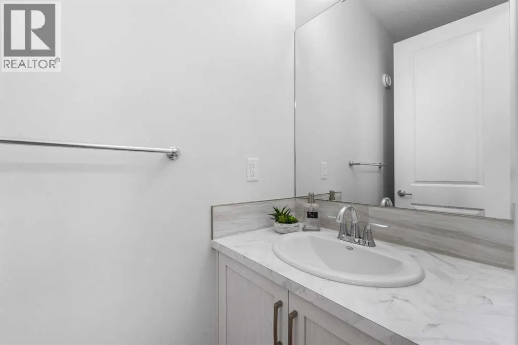 205 Legacy Reach Crescent SE