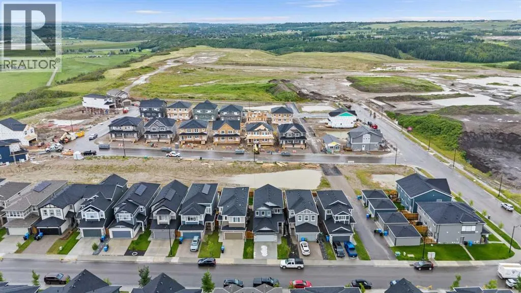 205 Legacy Reach Crescent SE