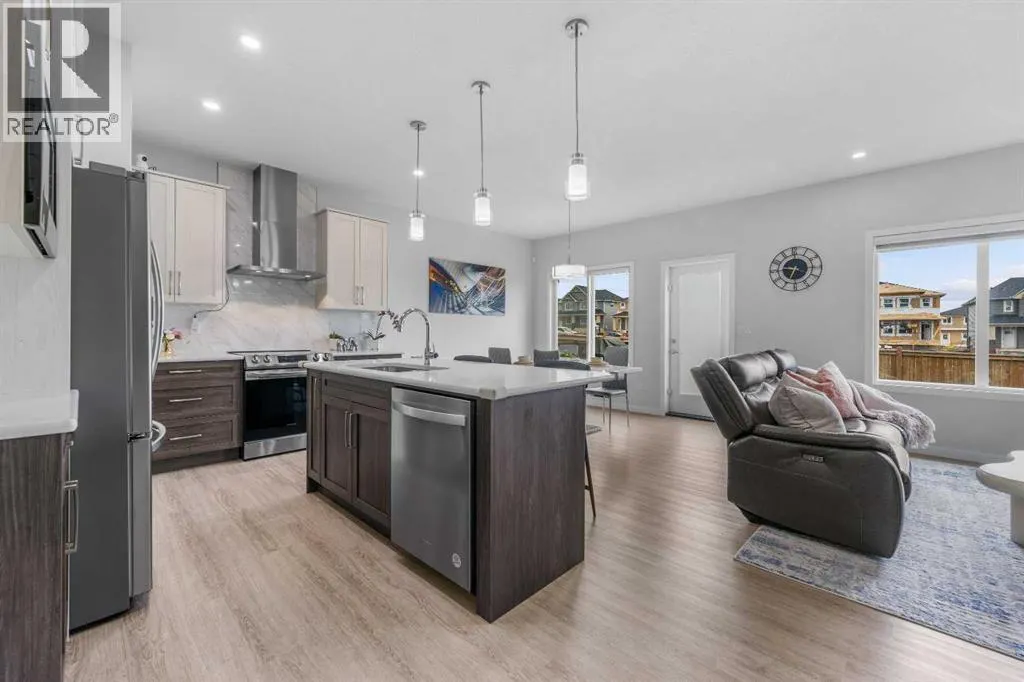 205 Legacy Reach Crescent SE