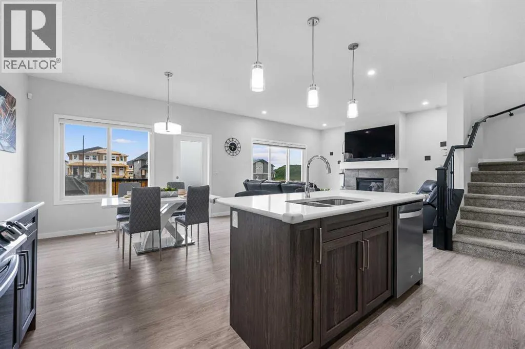 205 Legacy Reach Crescent SE