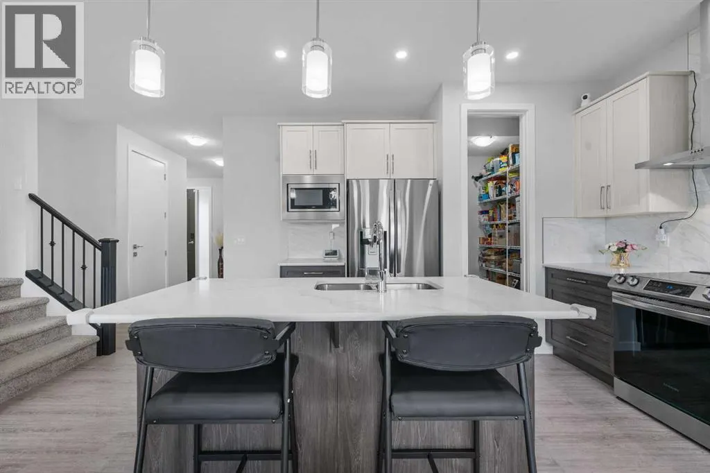 205 Legacy Reach Crescent SE