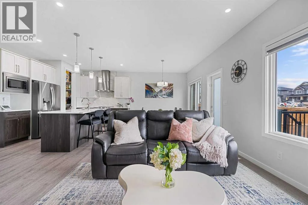 205 Legacy Reach Crescent SE