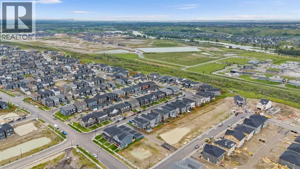 205 Legacy Reach Crescent SE