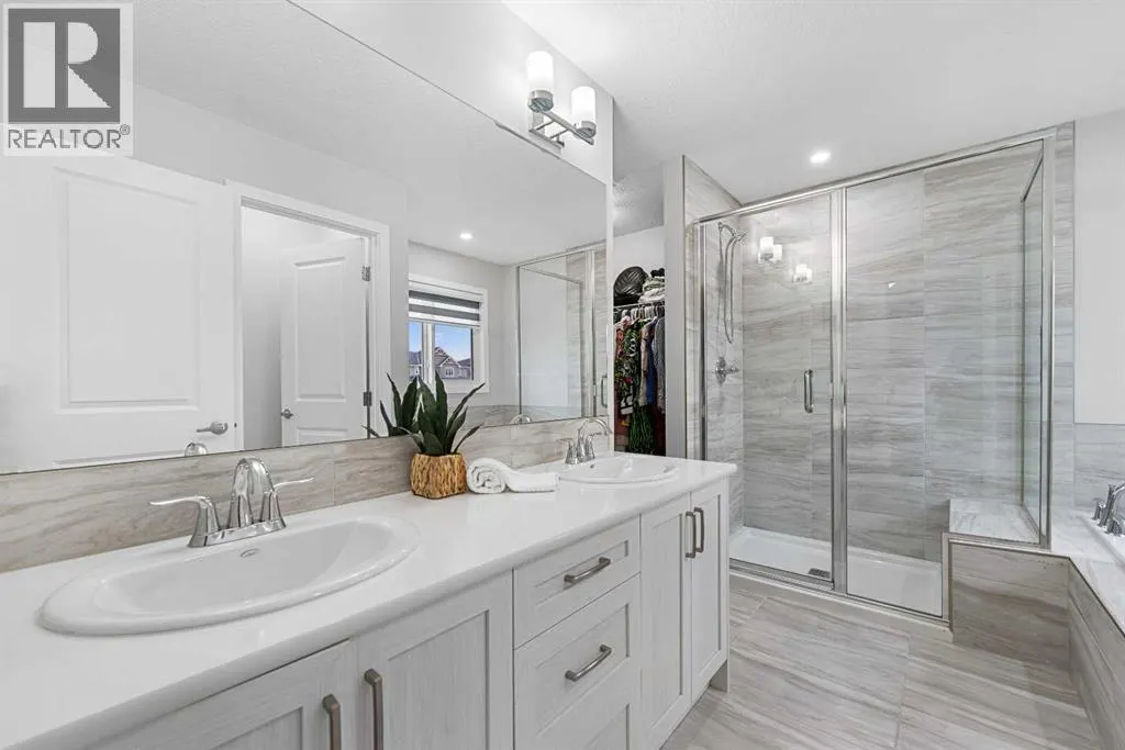 205 Legacy Reach Crescent SE