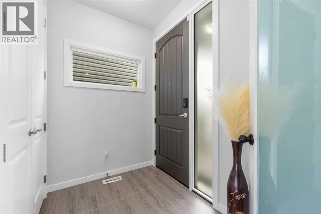 205 Legacy Reach Crescent SE