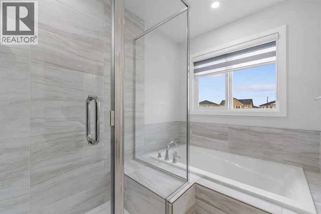 205 Legacy Reach Crescent SE