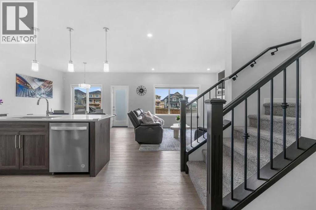 205 Legacy Reach Crescent SE