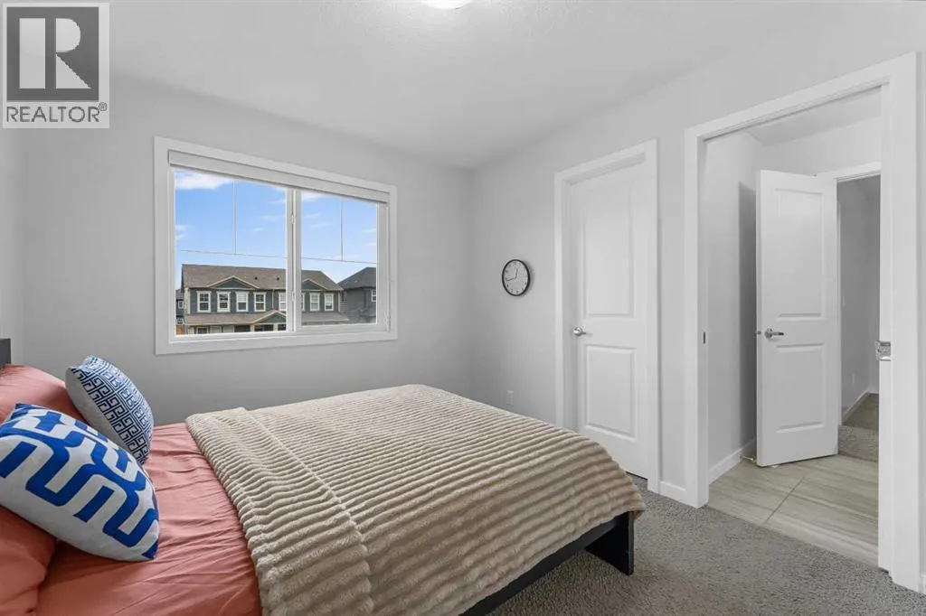 205 Legacy Reach Crescent SE