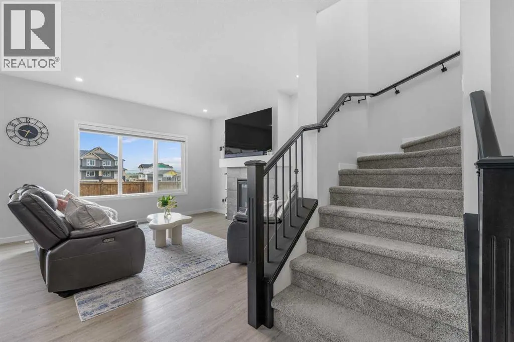 205 Legacy Reach Crescent SE