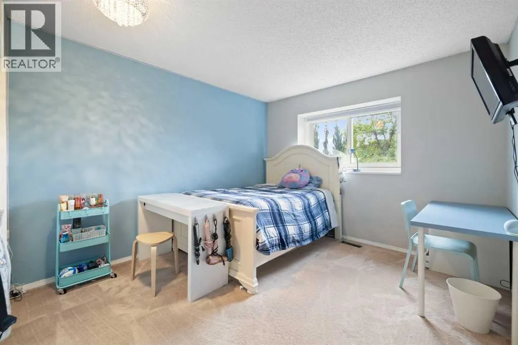 156 Woodfield Road SW