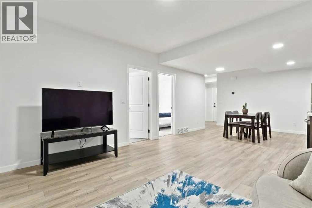 44 Magnolia Crescent SE