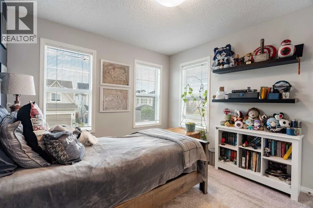 77 Copperpond Street SE