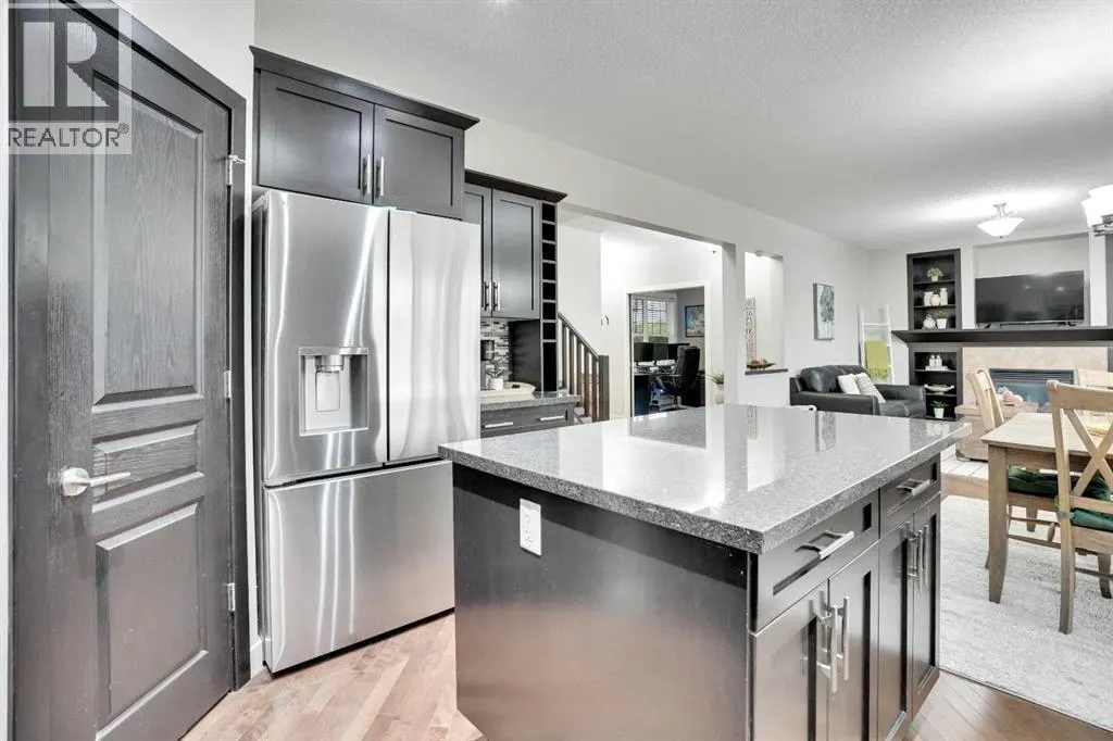 142 Luxstone View SW
