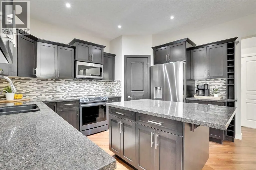 142 Luxstone View SW