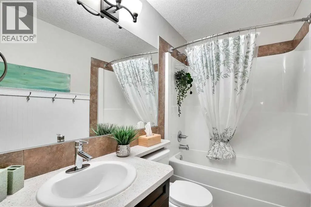 142 Luxstone View SW