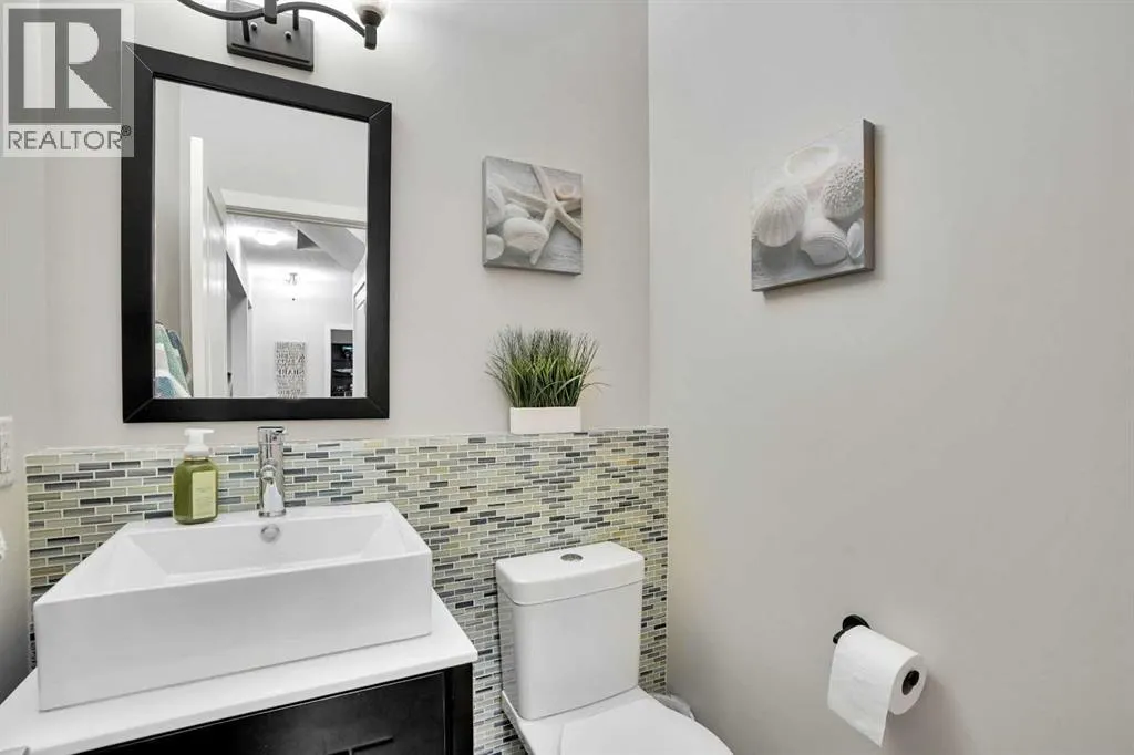 142 Luxstone View SW