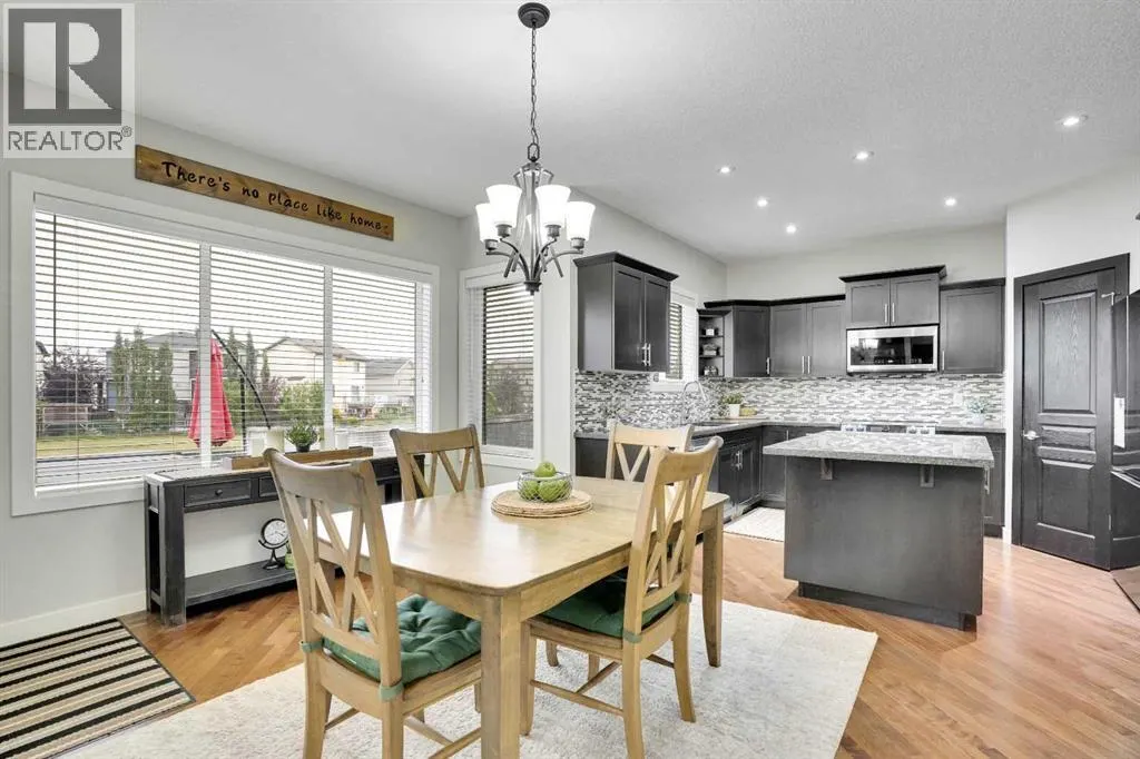142 Luxstone View SW