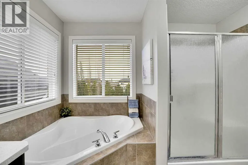 142 Luxstone View SW