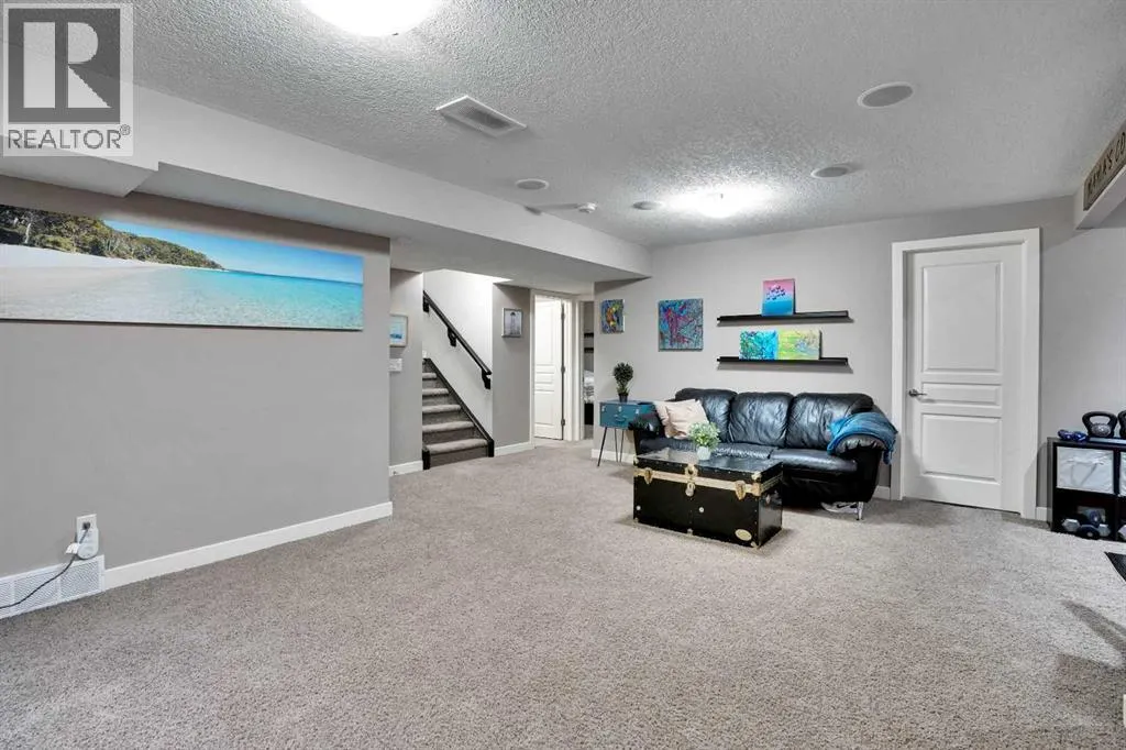 142 Luxstone View SW