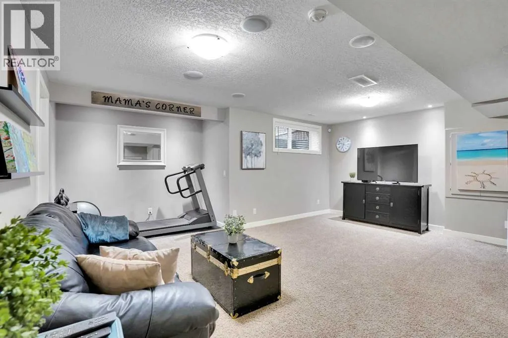 142 Luxstone View SW
