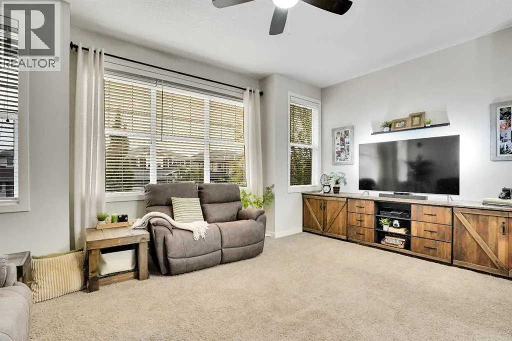 142 Luxstone View SW