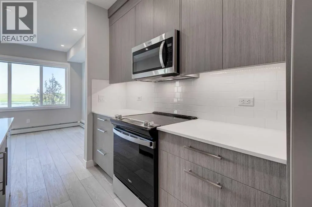 2215, 6 Merganser Drive W