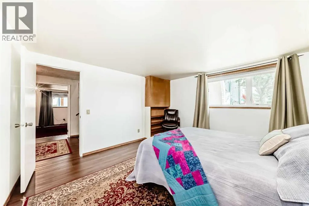 40 Mountain Street W