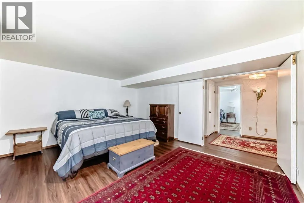 40 Mountain Street W