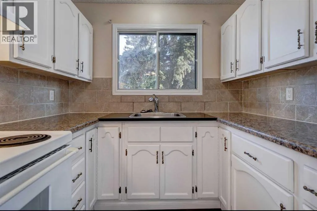 27 Castleridge Road NE