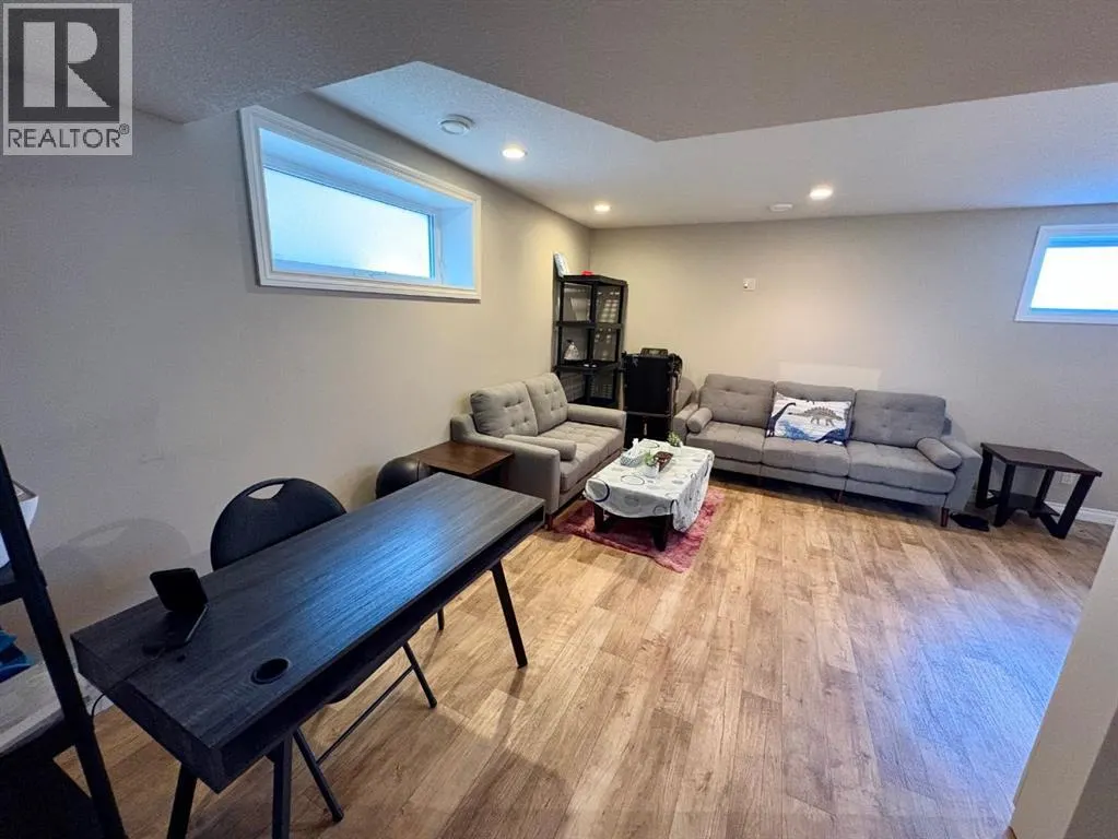238 Viscount Drive SE